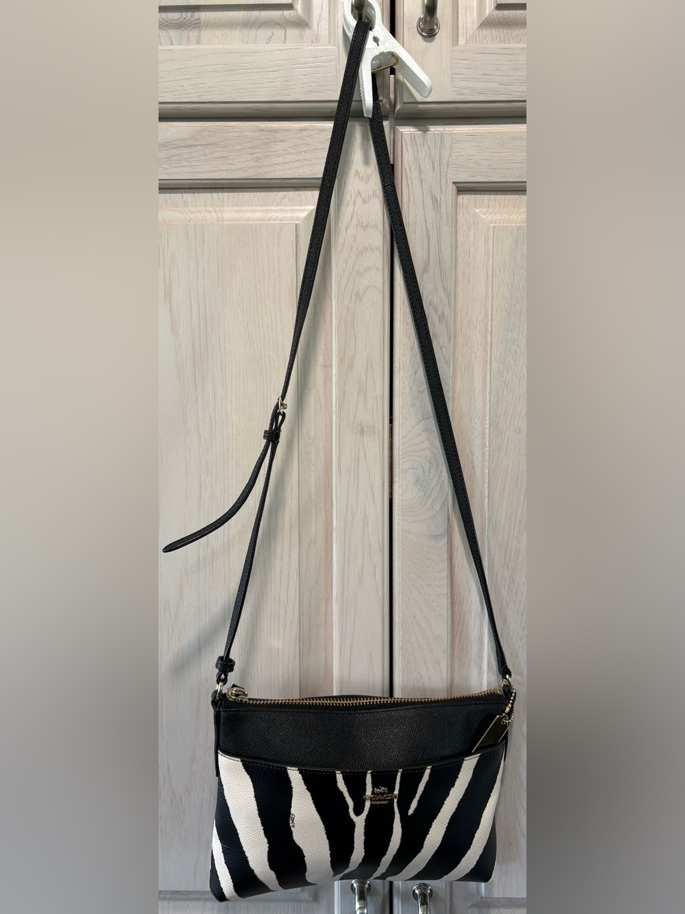 COACH ZEBRA PRINT CROSSBODY RETAIL $228 LIKE NEW (I)